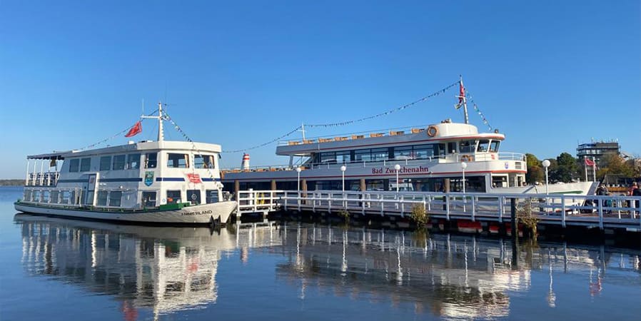 Schiffe am Anleger auf dem Bad Zwischenahner Meer